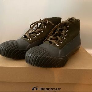 Moonstar Allweather sneaker/boots.